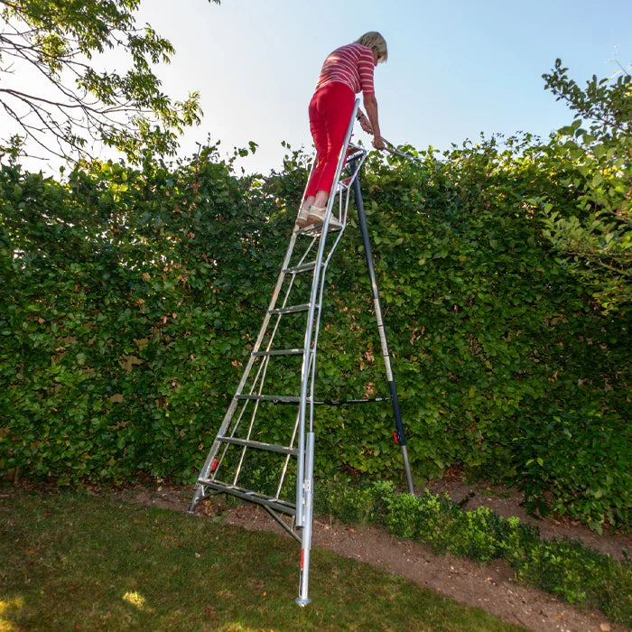 10ft Fully Adjustable Tripod Ladder