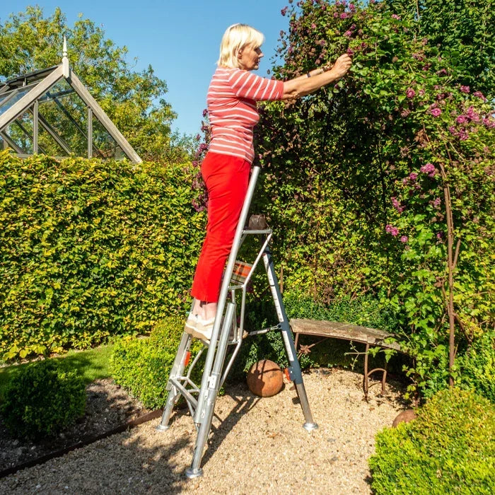 5ft Fully Adjustable Tripod Ladder
