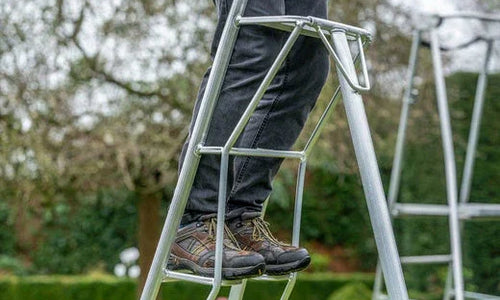 Platform rung of the Henchman Tripod ladder