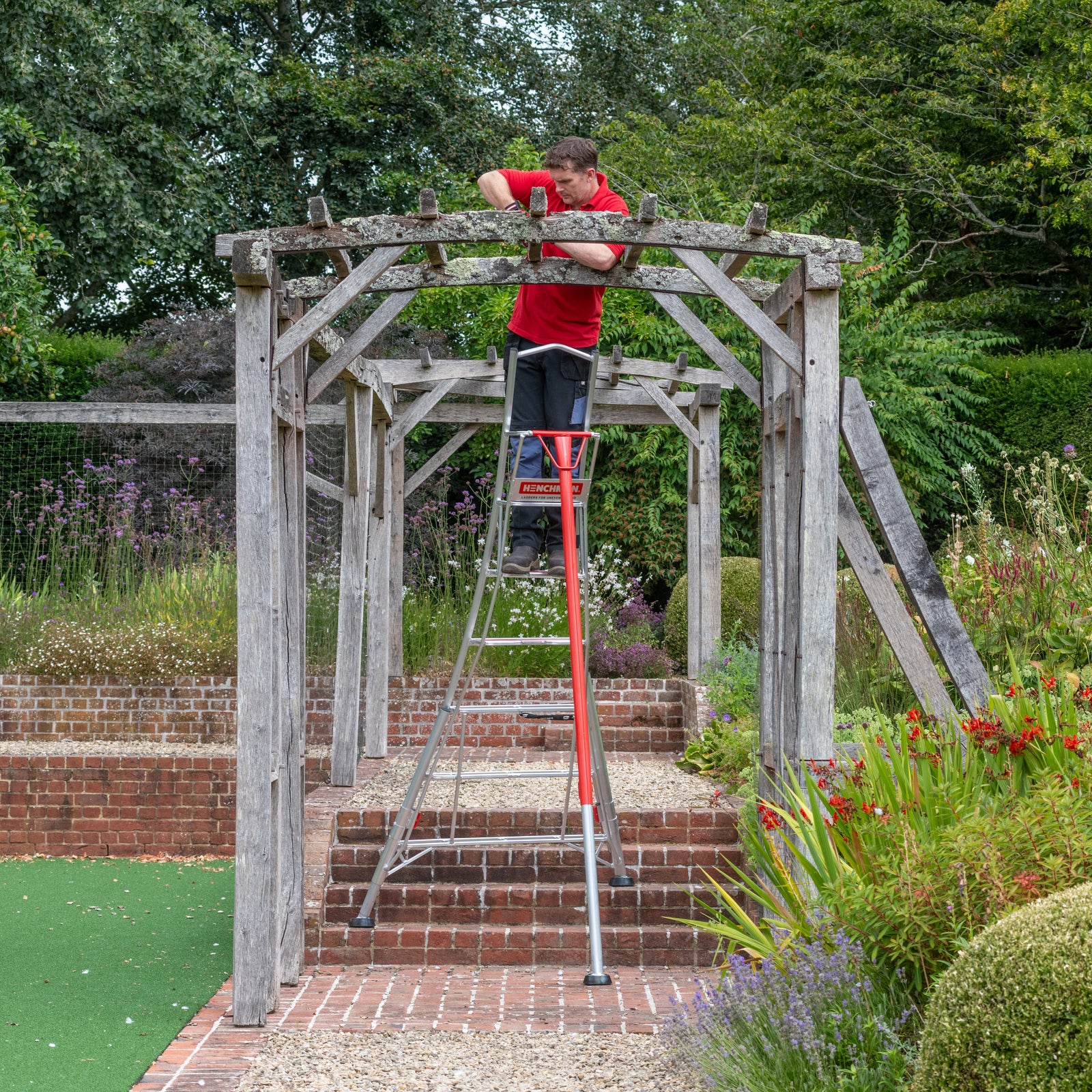Henchman Fully Adjustable PRO Tripod Ladder