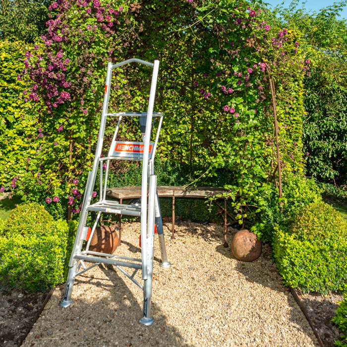 5ft Fully Adjustable Tripod Ladder